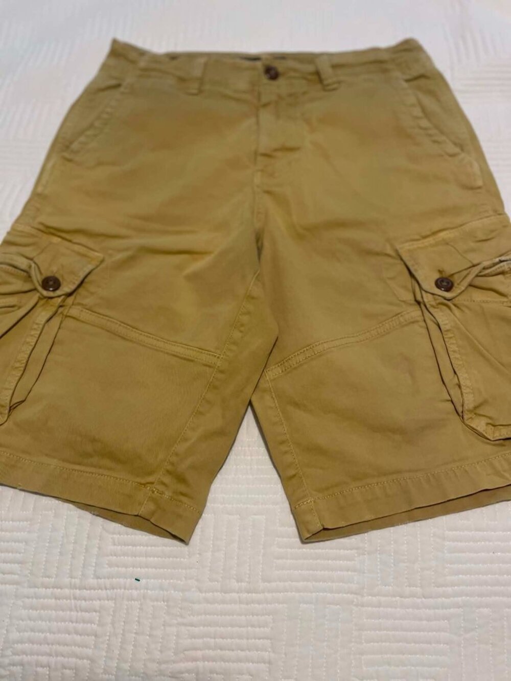 Men American Eagle Goldish Color Cargo Shorts Size 30 Longer Length